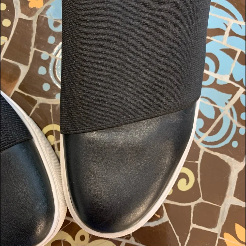 KENNETH COLE WOMEN’S LEATHER SNEAKER Sz: 10